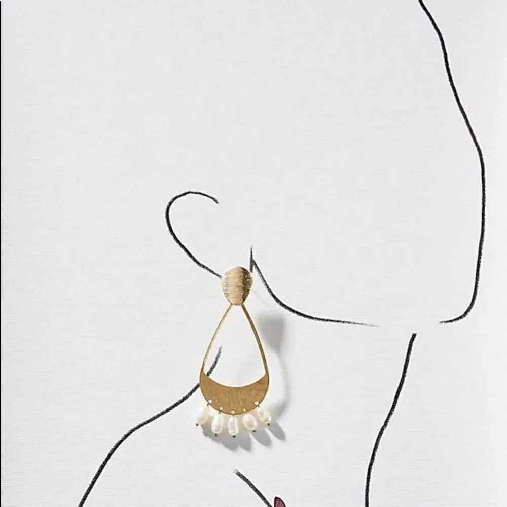✨ MICHAELA DROP EARRINGS✨